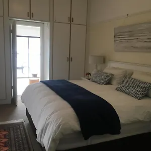 On-the-rocks Apartment
