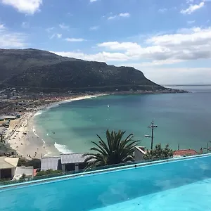 Above The Sea Apartment